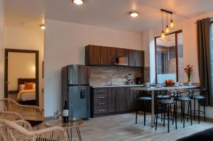 Kuchyň nebo kuchyňský kout v ubytování Toucan Platinum Suites Aparthotel