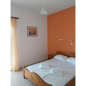 En eller flere senge i et værelse på Artolithia Apartments