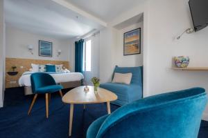 Μια τηλεόραση ή/και κέντρο ψυχαγωγίας στο Un Hotel sur le Port
