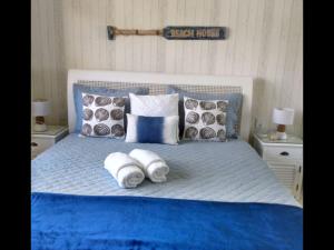 a bedroom with a blue bed with towels on it at Apt Coral Azul Iberostate Praia do Forte in Praia do Forte +39 photos