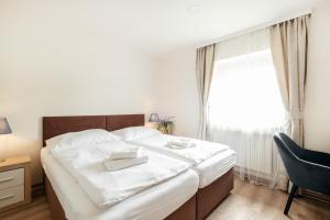 Uma cama ou camas num quarto em Hotel U Císaře