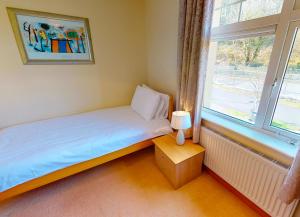 Postel nebo postele na pokoji v ubytování Fishermans Grove 3 Bed by Trident Holiday Homes