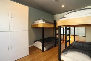 Двухъярусная кровать или двухъярусные кровати в номере Nagasaki - Apartment - Vacation STAY 92207