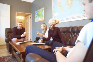 eine Gruppe von Menschen, die in einem Wartezimmer sitzen in der Unterkunft 16eur - Old Town Munkenhof in Tallinn