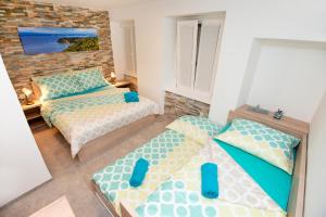 Postel nebo postele na pokoji v ubytování Old Town Rooms Piran