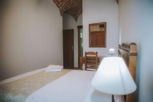 Un pat sau paturi într-o cameră la Casa Rural Los Belloso
