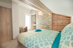 Postel nebo postele na pokoji v ubytování Old Town Rooms Piran