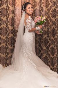 a bride in a wedding dress holding a bouquet at Pousada Panceiro in Cabo Frio