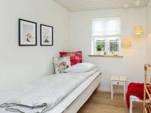 Postel nebo postele na pokoji v ubytování Holiday home Blokhus VII