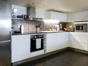 Kjøkken eller kjøkkenkrok på 5 person holiday home in LYSEKIL