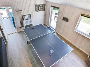 Stolní tenis v ubytování Luxury Retreat by Hvidbjerg Beach - By Traum Ferienwohnungen nebo okolí