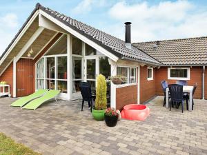 a house with a patio with a table and chairs at Luxury Spa Retreat by Bork - By Traum Ferienwohnungen in Hemmet