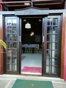 an open door to a patio with a table at Villa Félix Suites e Chalés in Ubatuba