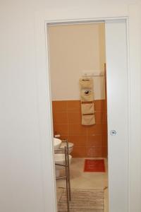 a bathroom with a toilet and a sink at Le case di Carlotta & Giorgia in Pozzillo