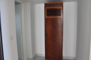 a wooden elevator in the corner of a room at Le case di Carlotta & Giorgia in Pozzillo