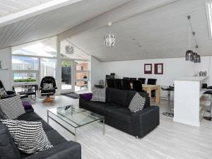 A seating area at Three-Bedroom Holiday home in Blokhus 17