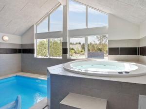 Bazén v ubytování Luxury Retreat in Blavand - By Traum Ferienwohnungen nebo v jeho okolí