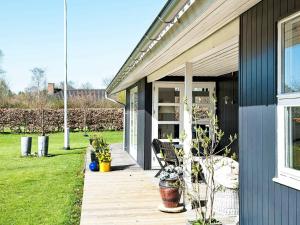 En have udenfor 6 person holiday home in Odder