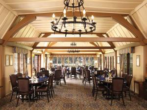UCLA Lake Arrowhead Lodge 레스토랑 또는 맛집