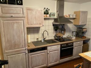 מטבח או מטבחון ב-Comfortable apartment in Dargun Mecklenburg with Garden