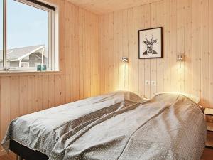 Postel nebo postele na pokoji v ubytování 16 person holiday home in Hasselberg