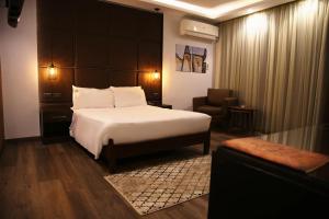 Säng eller sängar i ett rum på Pearl Hotel, Maadi