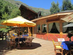 Reštaurácia alebo iné gastronomické zariadenie v ubytovaní HOTEL & HOSTAL CHIL'IN, Las Trancas