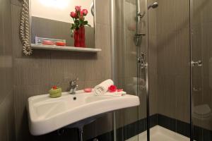 Kylpyhuone majoituspaikassa Hotel Sabatino Milan