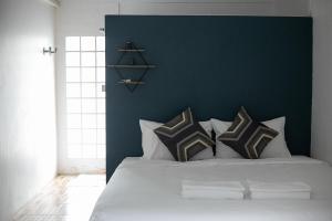 Ein Bett oder Betten in einem Zimmer der Unterkunft Baannokhook Home&Cafe