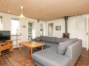 TV a/nebo společenská místnost v ubytování Holiday Home Helmklit II