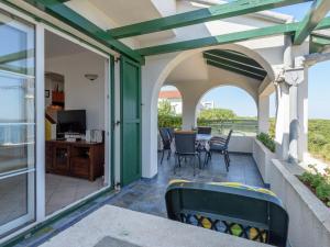 Balkon lub taras w obiekcie Holiday Home in Veli Rat near Saharun