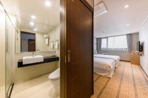 Koupelna v ubytování Shin Shin Hotel Cheonjiyeon