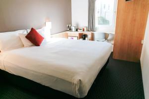 Postel nebo postele na pokoji v ubytování ibis Newcastle