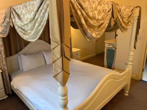 Ένα ή περισσότερα κρεβάτια σε δωμάτιο στο Normanton Park Hotel, Sure Hotel Collection by Best Western +108 φωτογραφίες