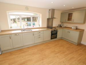 Gallery image of Woodpecker Barn in Pontyclun +9 photos