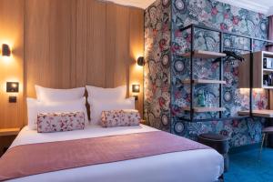 Postel nebo postele na pokoji v ubytování Leonardo Boutique Hotel Paris Opera