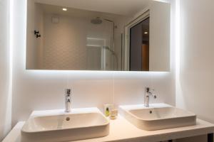 Koupelna v ubytování Leonardo Boutique Hotel Paris Opera