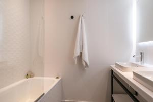 Koupelna v ubytování Leonardo Boutique Hotel Paris Opera