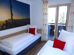 Postel nebo postele na pokoji v ubytování Appartementhaus Mayrhofen by PiaundDirk