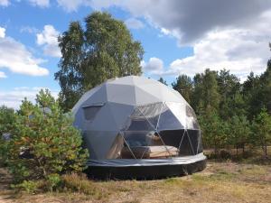 Podniebny Glamping外面的花园