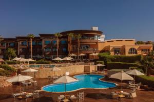 Bazén v ubytování Royal Savoy Sharm El Sheikh nebo v jeho okolí