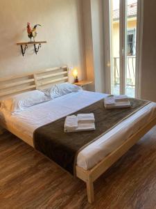 A bed or beds in a room at Locanda Il Gallo