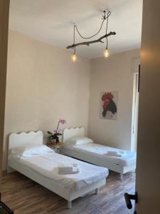 A bed or beds in a room at Locanda Il Gallo Még 1 kép