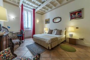 Posteľ alebo postele v izbe v ubytovaní Fontanella Borghese Apartment - FromHometoRome