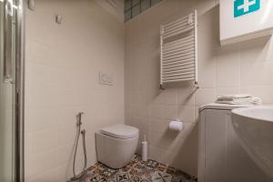 Kúpeľňa v ubytovaní Fontanella Borghese Apartment - FromHometoRome