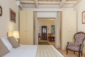 Posteľ alebo postele v izbe v ubytovaní Fontanella Borghese Apartment - FromHometoRome