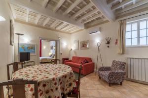 Posedenie v ubytovaní Fontanella Borghese Apartment - FromHometoRome