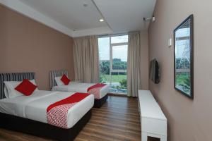 a hotel room with two beds and a window at Super OYO 90729 New Bangi Gateway Hotel in Bangi