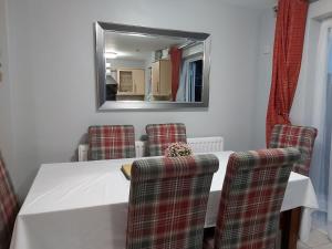 Gallery image of Bakewell House - Huku Kwetu Notts -Spacious 3 Bedroom House - Suitable & Affordable Group Accommodation - Business Travellers in Nottingham