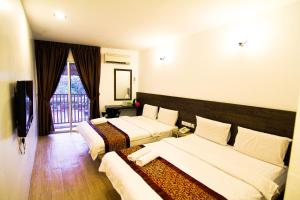 سرير أو أسرّة في غرفة في فندق راسا سيريمبان